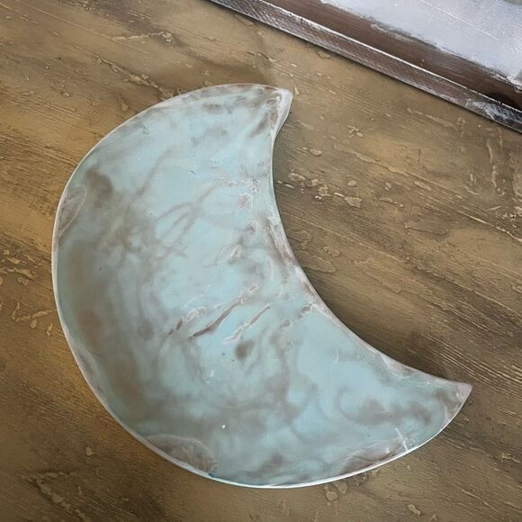 Handcrafted Resin Crescent Moon Tray - Picture 9 of 9